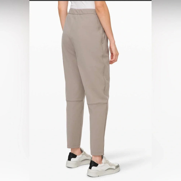 Lululemon Essential High-Rise Trouser
Carbon Dust - Picture 3 of 8